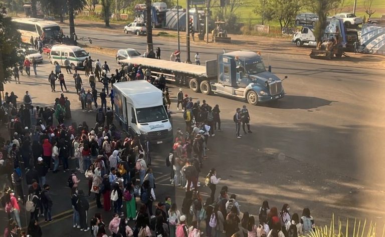 Exigen normalistas a SEE dejar fuera a egresados de otras instituciones en asignación de plazas