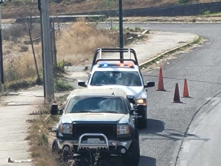 GC recupera camioneta robada y detiene a 2 presuntos delincuentes, al norte de Morelia