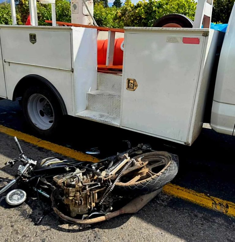 Adolescente motociclista muere tras ser embestido por grúa telescópica en la Morelia-Mil Cumbres