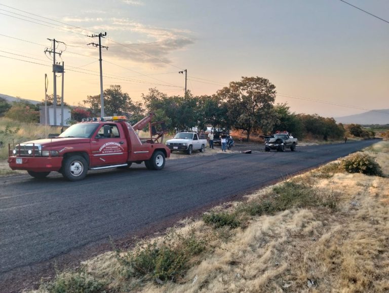 Hombre muere, tras brutal choque de camionetas en Buenavista
