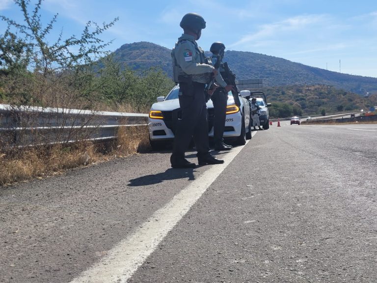 Hallan a hombre ejecutado a la orilla de la Morelia-Salamanca