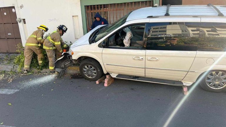 Conductor de camioneta choca y abandona a su acompañante en la colonia Guadalupe de Morelia
