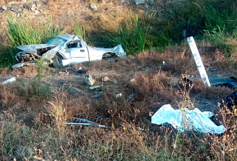 Adolescente muere al volcar su camioneta en la carretera Jacona – Jiquilpan