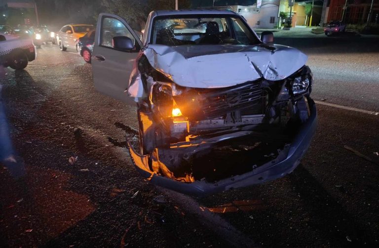 Taxi y camioneta protagonizan choque en la Morelia-Pátzcuaro