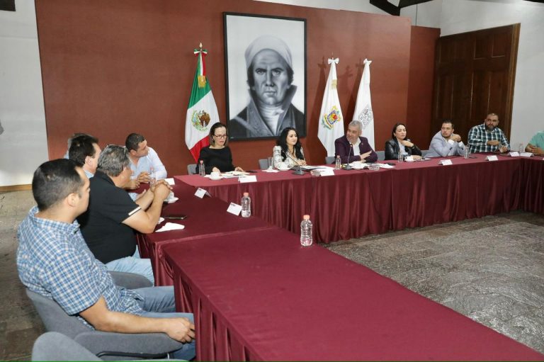 Sostiene reunión gobernador con Transportistas de Uruapan