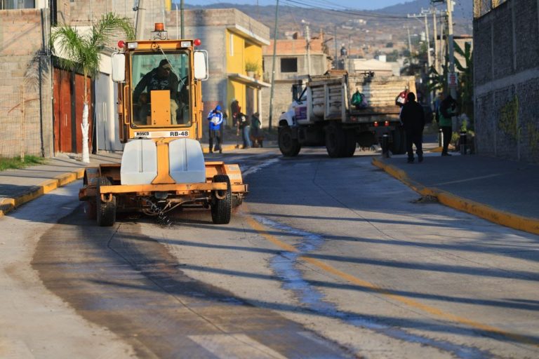 Entrega ayuntamiento nueva calle con pavimentación integral al poniente de Morelia