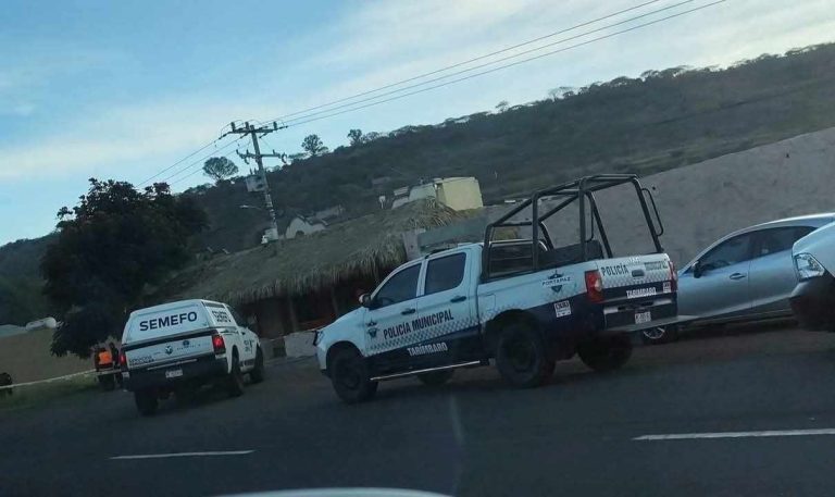 Peatón muere atropellado en la carretera Morelia-Salamanca