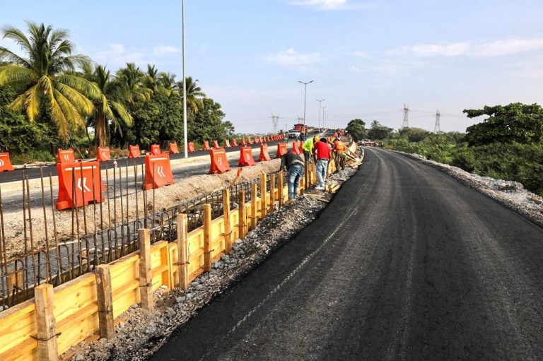 Supervisa gobernador acceso al bulevar costero en Lázaro Cárdenas