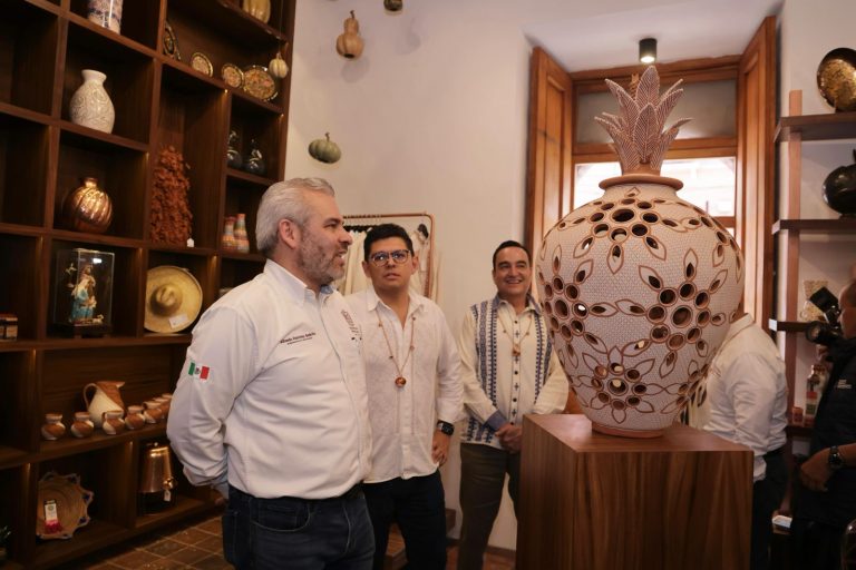 Inaugura Bedolla tercera tienda de Casa de las Artesanías en Zamora