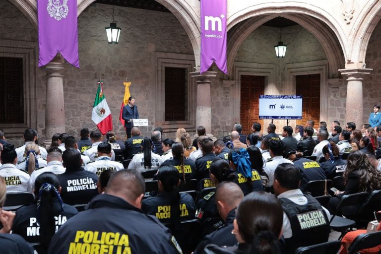 Entregan reconocimientos a Policías del Año