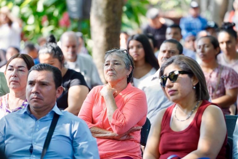 Entregan 500 toneladas de cemento a productores acuícolas