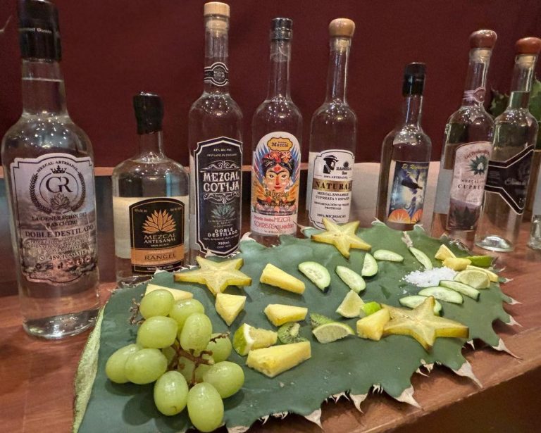 Con tres días de fiesta, Etúcuaro te invita a disfrutar de su Festival del Mezcal
