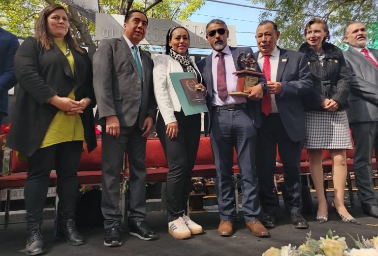 Entrenador de IMCUFIDE recibe el premio ‘Luchador Olmeca’