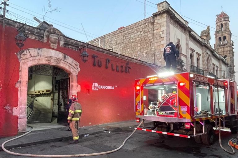 Incendio calcina local de ropa en Tu Plaza Capuchinas, de Morelia