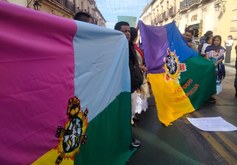 Manifestación indígena en Michoacán, apoyo a reforma, pero con tensiones