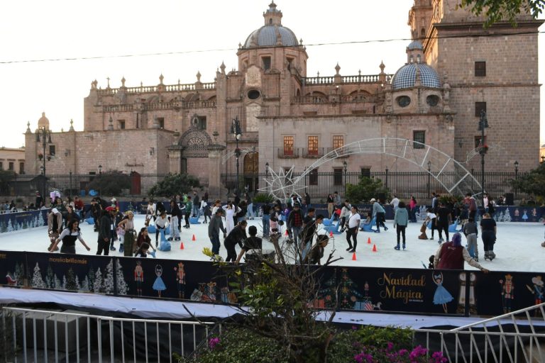 Pista de Hielo del Centro estará abierta hasta el 5 de enero con acceso gratuito para todas las familias