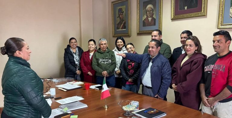 Refuerza Quiroga la transparencia con la toma de protesta del nuevo contralor municipal
