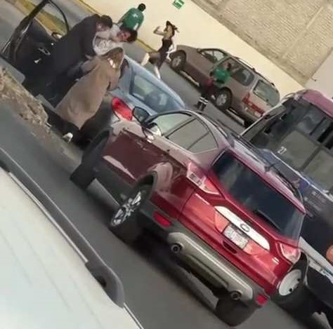 Sujetos protagonizan pelea callejera al poniente de Morelia