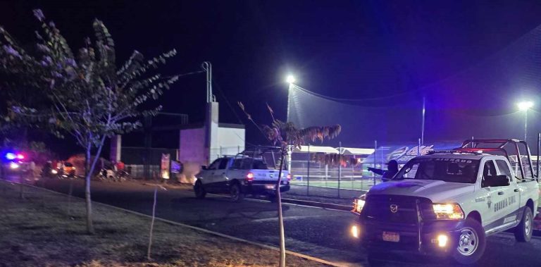 A balazos, asesinan a dos jóvenes en canchas de futbol de Zamora