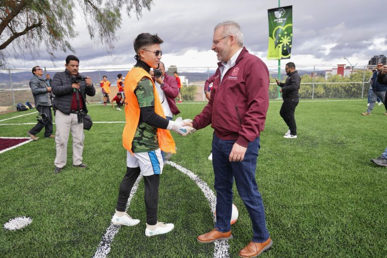 Para la prevención del delito, inaugura Bedolla cancha en Tarímbaro