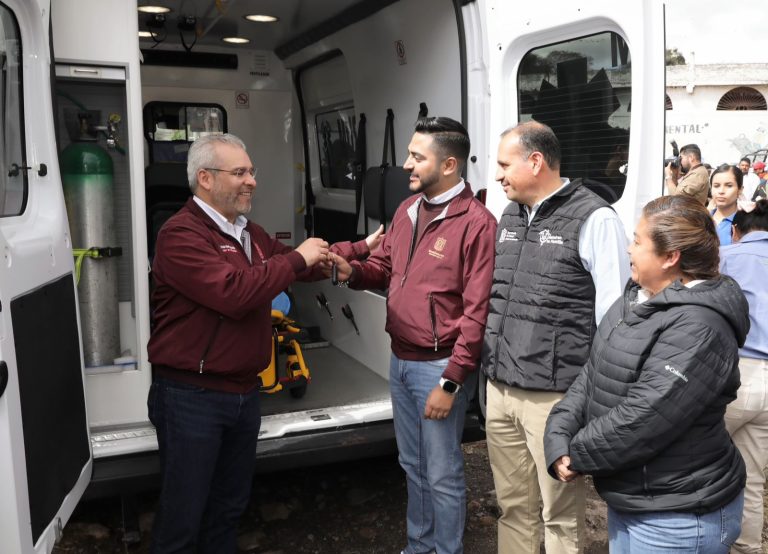 Entrega Bedolla ambulancia a Huandacareo; se beneficiarán 12 mil habitantes