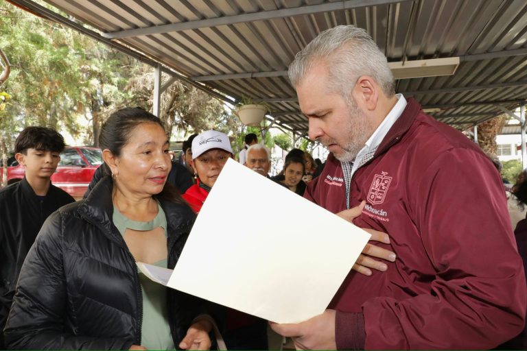 Atiende Bedolla propuestas ciudadanas en audiencia pública en Tarímbaro