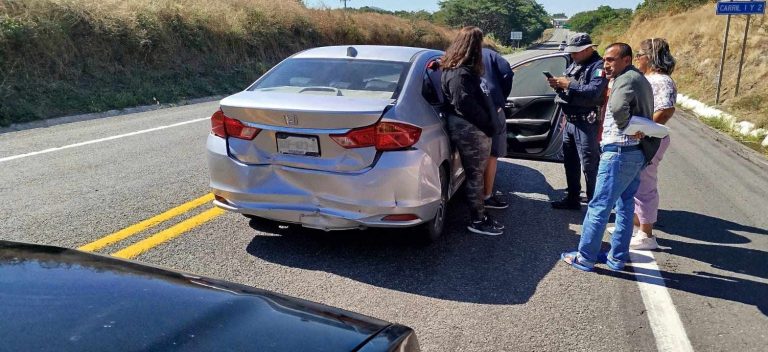 Chocan por alcance tres vehículos a unos metros de la caseta de cobro de Santa Casilda