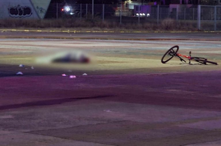Ciclista es ultimado a tiros en la explanada del Complejo Deportivo Bicentenario, en Morelia