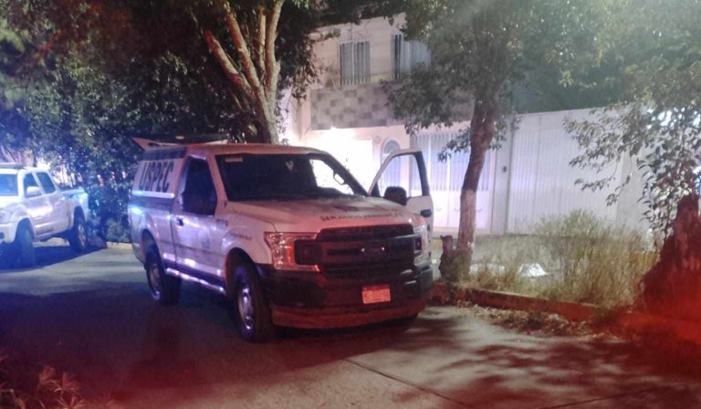 Delincuentes acribillan a mujer y le roban un vehículo en Lomas de La Huerta, en Morelia