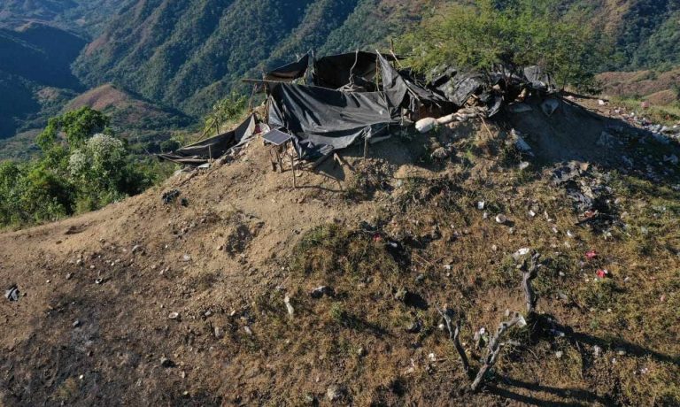Desmantelan narcocampamento y recuperan camioneta robado en Tierra Caliente