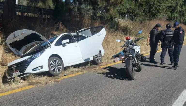 Dos presuntos robacarros detenidos tras balacera en la carretera Morelia-Pátzcuaro