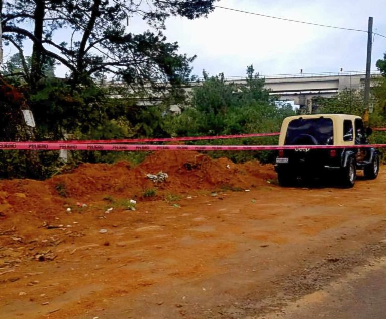 Hallan a hombre ejecutado dentro de un Jeep en la carretera Pátzcuaro-Zirahuén