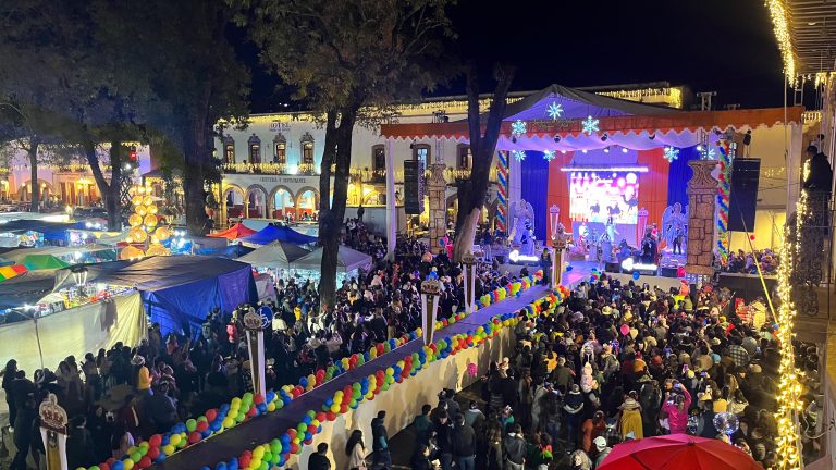 Pátzcuaro se llenó de magia con la cabalgata de los Reyes Magos