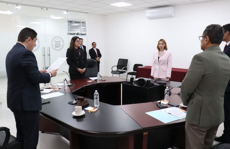 Toma protesta primera magistrada presidenta del TAAM