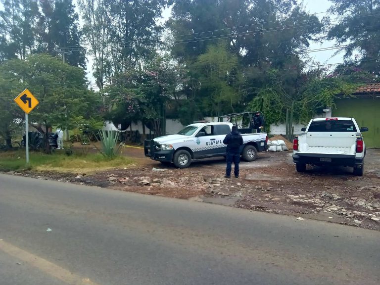 Localizan lujoso vehículo baleado en Cerrito Itzícuaro, Morelia
