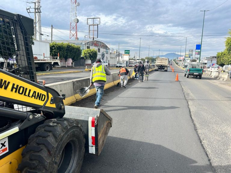Realiza ayuntamiento limpieza de camellones en diversos puntos de la ciudad