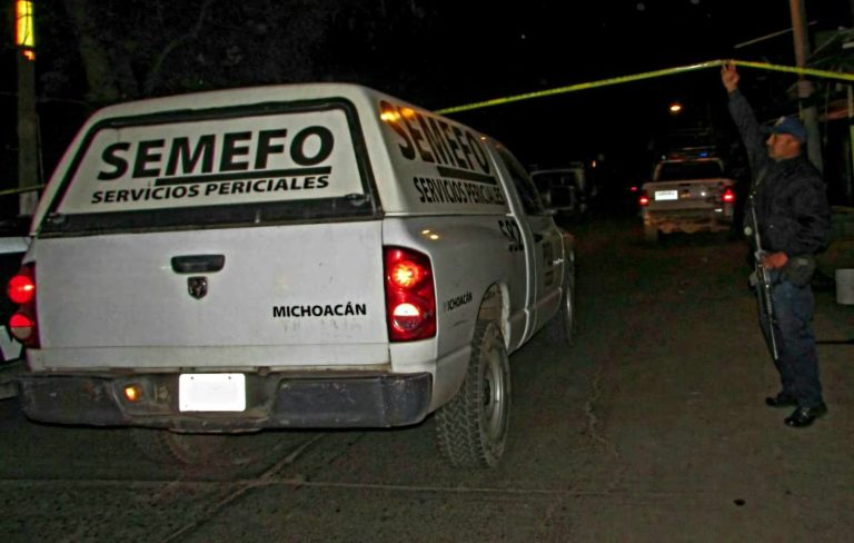 Abandonan un ejecutado en la parte alta de la colonia Colinas de Universidad, Jiquilpan