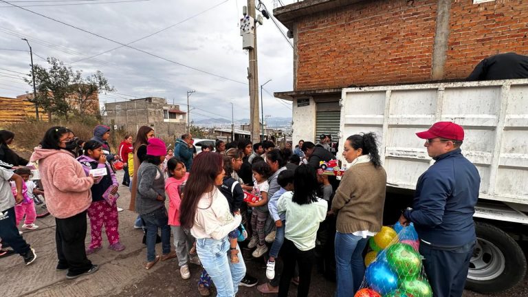 Sindicato de Limpia y Transportes de Morelia cumple encargo de Reyes Magos