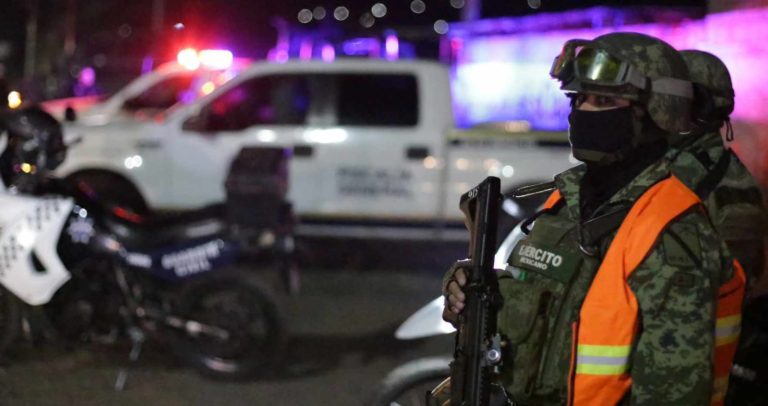 Criminales dejan 3 cabezas cercenadas por fuera del Teatro Constitución de Apatzingán