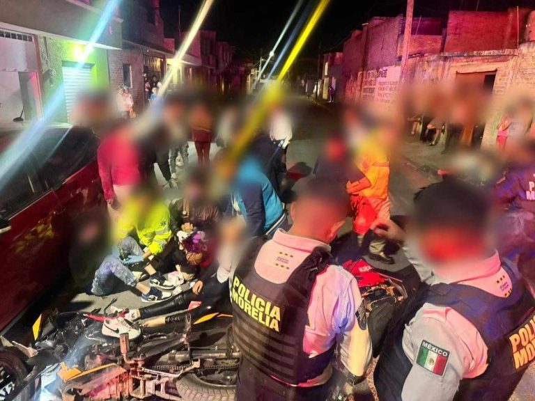 Accidente de motos deja al menos 3 adolescentes heridos en El Realito, Morelia