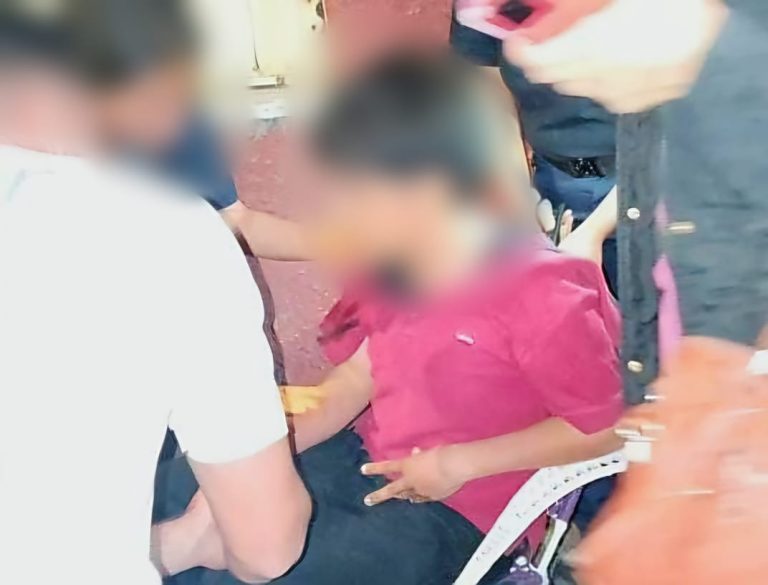 Desde un vehículo en movimiento balean a un adolescente en Jacona