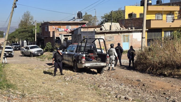 Joven mujer muere en vía pública, tras ser baleada por delincuentes en Jacona
