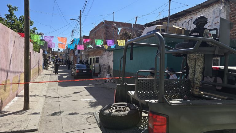 Con armas largas y cortas rafaguean vivienda en Zamora 
