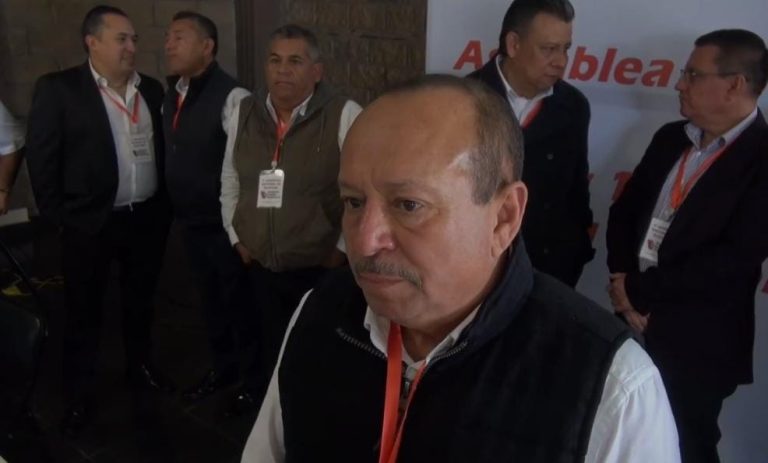 Transportistas continuarán lucha contra el teleférico, advierte Pasalagua