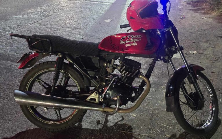 Motociclista, presuntamente ebrio, cae de su unidad y queda herido