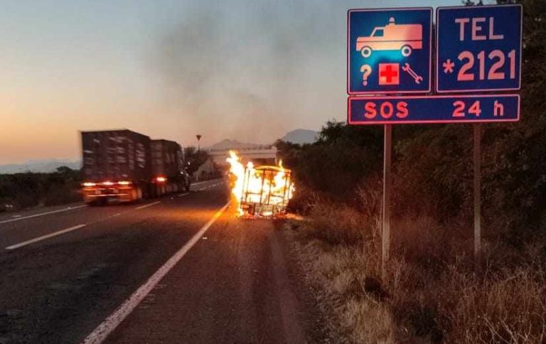 Ocurren al menos tres accidentes en distintos puntos de la autopista Siglo XXI