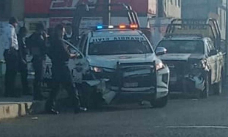 Patrulla de la Guardia Civil se estrella contra banqueta de puente al norte de Morelia