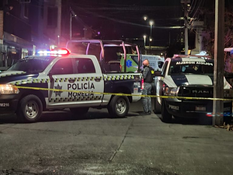 Desde un vehículo en movimiento acribillan al chofer de camioneta, al Norte de Morelia