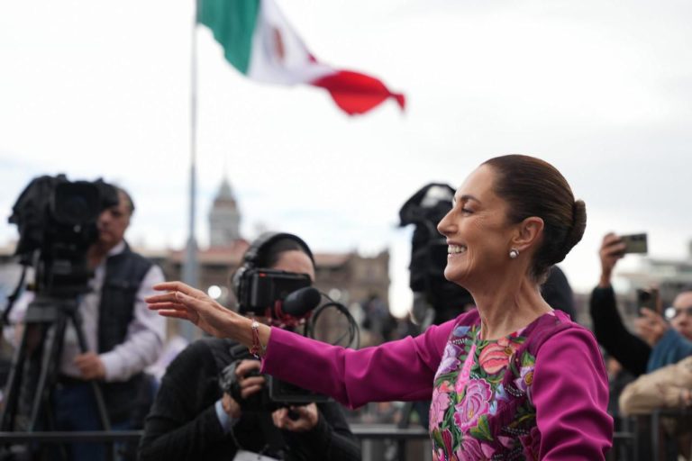Promete Sheinbaum hospitales, autopistas, mejoras al Puerto LZC y planta de leche para Michoacán
