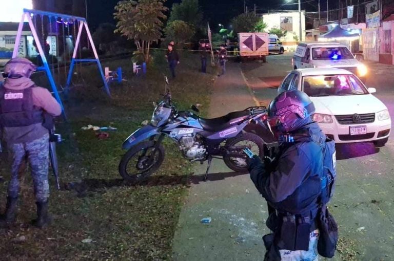 Solitario pistolero mata a muchacho en negocio de micheladas, en Uruapan
